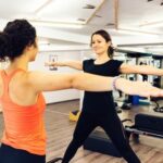 Allenamento fisico Pilates per uomo: cinque posizioni essenziali per la forza e la flessibilità