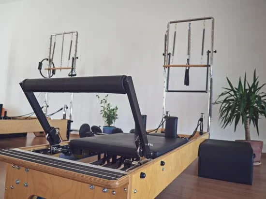 Sfida il tuo corpo con il video Pilates avanzato per migliorare la tua forza e flessibilità