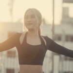 Sfida Di Pilates Al Muro 28 Giorni Rafforza il tuo corpo con la sfida di Pilates al muro 28 giorni