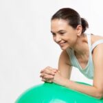 Esercizi Pilates Al Muro Per Addominali Esercizi Pilates al muro per addominali: guida completa con video tutorial