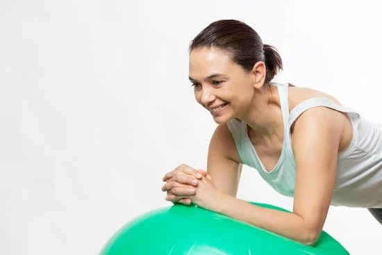 Esercizi Pilates al muro per addominali: guida completa con video tutorial