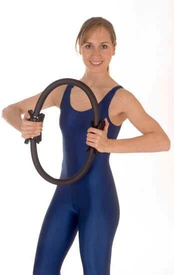 Esercizi con la palla piccola Pilates: movimenti fluidi e controllo con la palla