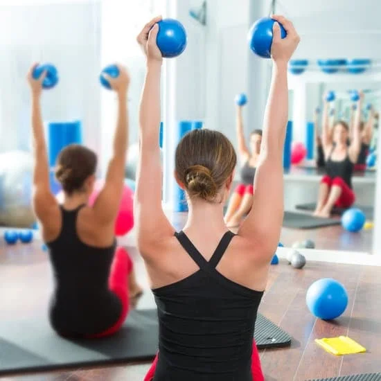 Allenamento Pilates Wall per una tonificazione profonda e miglioramento della postura