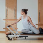 Esercizi con elastico Pilates: tonifica il corpo in modo efficace e divertente