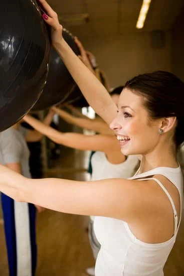 Rafforza le gambe con gli esercizi Pilates per ottenere gambe snelle e toniche