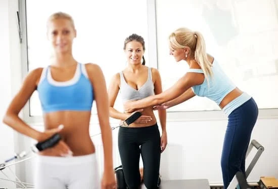 Esercizi con barra per Pilates: tonifica il corpo con questi movimenti efficaci