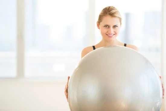Scopri cosa mangiare prima di fare pilates per massimizzare la tua energia e performance