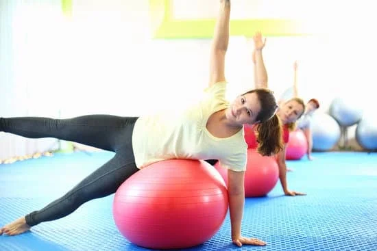 Allenamenti efficaci con la palla Pilates per la schiena