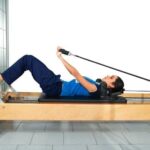 Esercizi con bastone Pilates: 5 movimenti per migliorare la tua postura