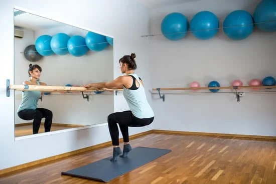 Esercizi Pilates con palla piccola per tonificare e rafforzare il core in modo efficace