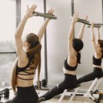Esercizi Pilates Con Elastico Per Cervicale ESERCIZI PILATES CON ELASTICO PER CERVICALE: rinforza il collo con le nostre lezioni di pilates