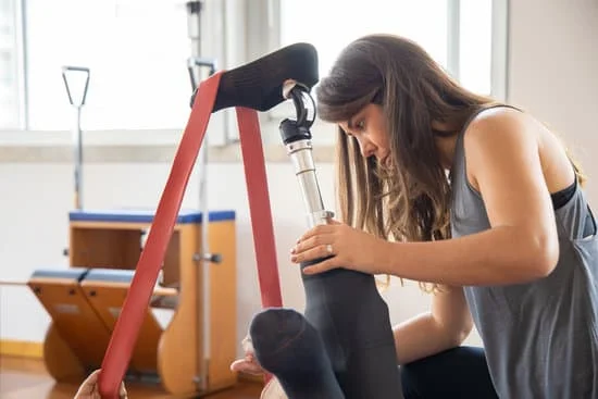 Esercizi Pilates con banda elastica: ottimizza la tua pratica per un corpo tonico e flessibile