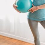 Esercizi Pilates illustrati in un comodo manuale PDF per l'allenamento a casa