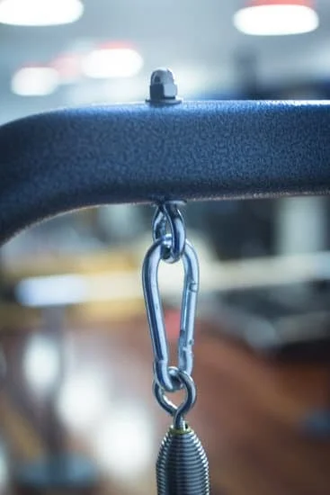 Esercizi a corpo libero con bande elastiche Pilates per tonificare e rafforzare i muscoli