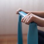 Esercizi di Pilates in piedi per migliorare equilibrio e forza muscolare