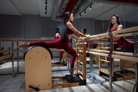 Scarica subito il nostro PDF con gli esercizi base Pilates per un allenamento completo