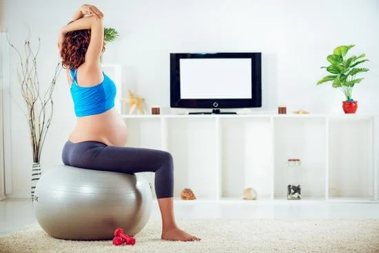 Esercizi Fitball Pilates: rafforza il core e migliorare la postura