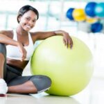 Esercizi Con Palla Grande Pilates Esercizi con palla grande Pilates: migliorare la forza e la stabilità