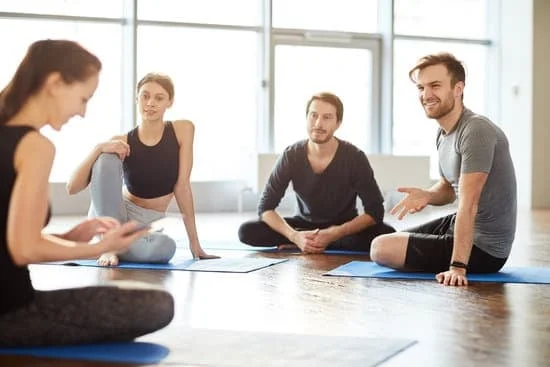 Esercizi efficaci per addominali con palla da pilates