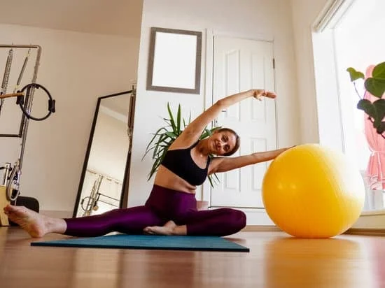 Scopri i benefici del metodo Pilates con Chiara Centioni, esperta nell'arte del movimento