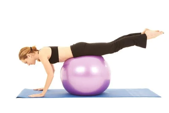 Esercizi Pilates in piedi: tonifica e rafforza il corpo con movimenti controllati e bilanciati