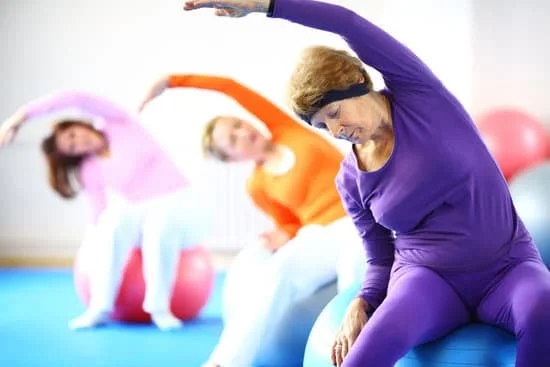 Esercizi con fitball pilates: 5 movimenti per migliorare la stabilità e la forza