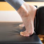 10 esercizi Pilates con rullo per tonificare tutto il corpo