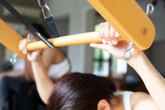 Allenati con gli ESERCIZI PILATES DA CASA per migliorare la tua forma fisica comodamente