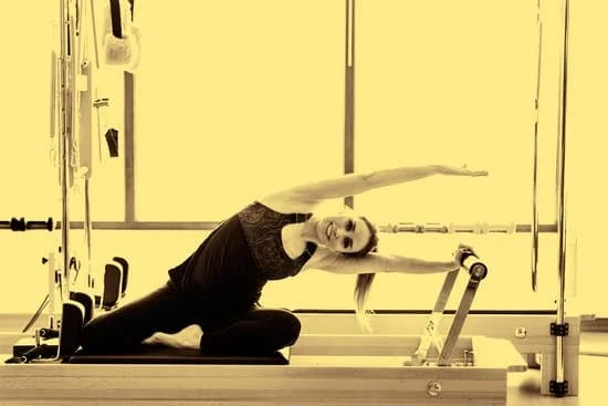 Scopri nuovi modi per eseguire gli esercizi con il cerchio Pilates per una maggiore efficacia