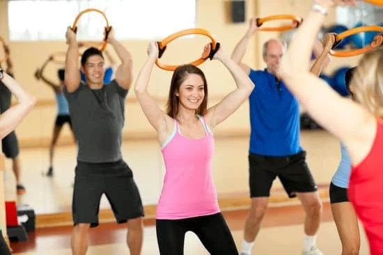 Esercizi Pilates per rafforzare le spalle