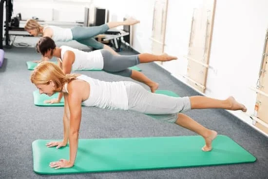 Scopri i benefici del Pilates in acqua per tonificare e rilassare corpo e mente