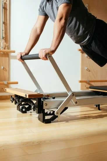 Scopri quale sia il MEGLIO PILATES, CON MACCHINE O SENZA, per il tuo benessere fisico e mentale