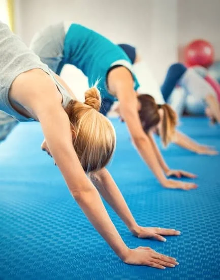 Allenati con la palla gonfiabile Pilates per migliorare equilibrio e stabilità durante gli esercizi di fitness