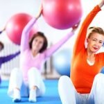 Esercizi con palla pilates per tonificare con prodotti Decathlon
