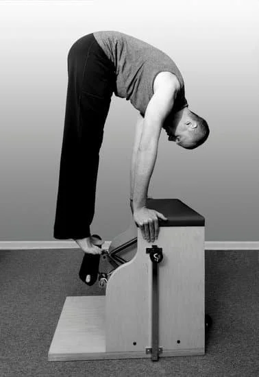 Lezione di Pilates con roller per rafforzare il core e migliorare l'equilibrio