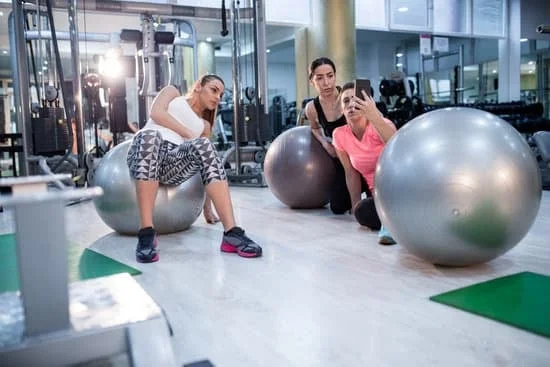 Allenati con MEZZ'ORA DI PILATES AL GIORNO per migliorare la tua forma fisica