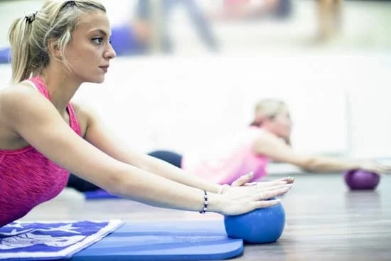 Scopri i migliori pantaloni Pilates uomo per il massimo comfort durante l'allenamento