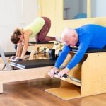 Allevia il mal di schiena con lo yoga o il pilates, entrambi ottimi per la postura