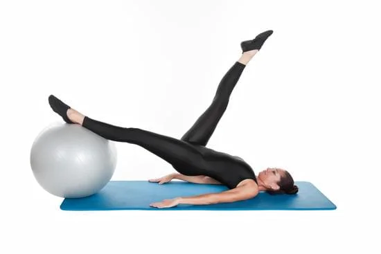 Esercizi di pilates a casa in piedi per tonificare e rafforzare il corpo