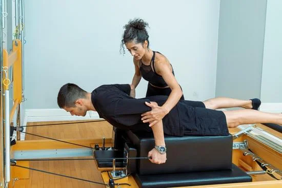 potenziamento e flessibilità con il metodo definito ESERCIZI SCHIENA PILATES
