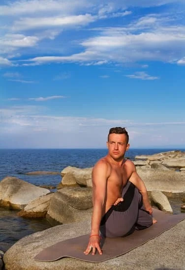 Scopri i benefici del Pilates Acquatico per tonificare e rilassare il corpo in acqua