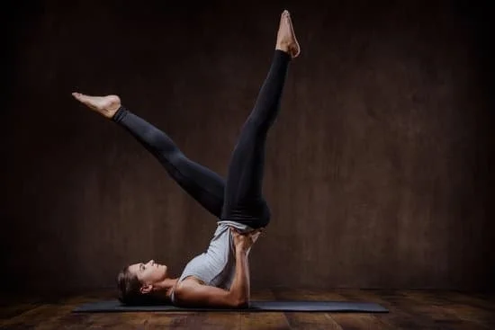 prepara il corpo con movimenti fluidi