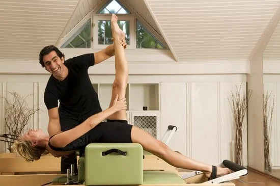 Scopri i benefici del Pilates all'aperto a Palermo per una forma fisica in armonia con la natura