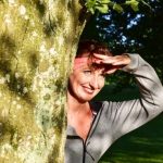 Scopri come fare gli esercizi di Pilates con video tutorial sul tubo per una forma perfetta