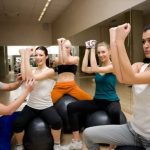 Scopri i benefici delle posizioni del Pilates con i nomi delle posizioni del Pilates chiave per una pratica efficace